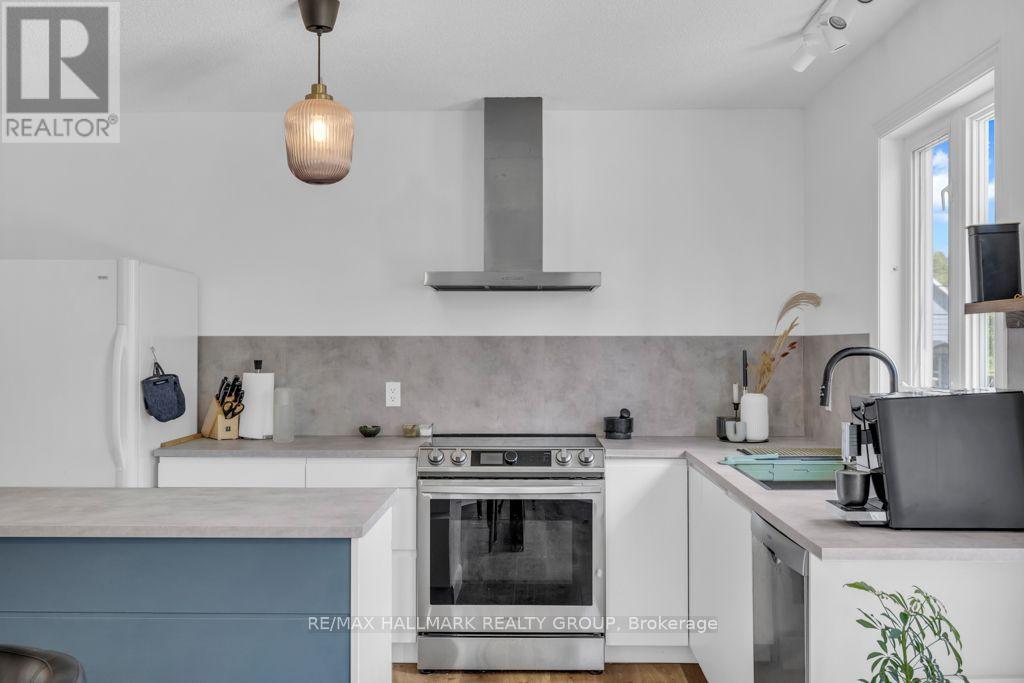 713 Brebeuf Street — photo 20