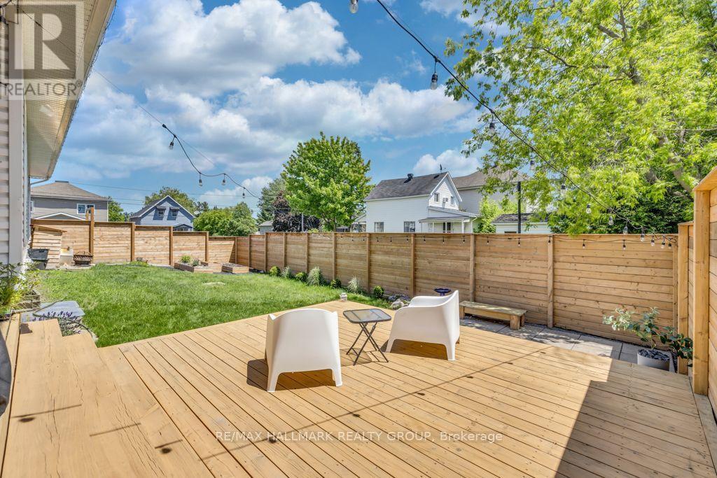 713 Brebeuf Street — photo 32