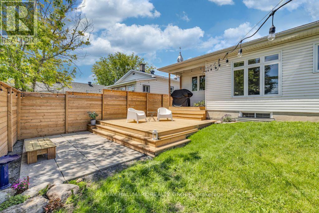 713 Brebeuf Street — photo 33