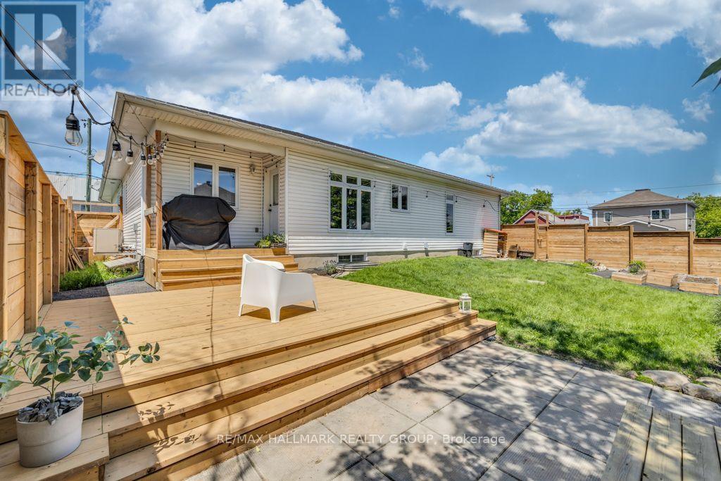 713 Brebeuf Street — photo 34
