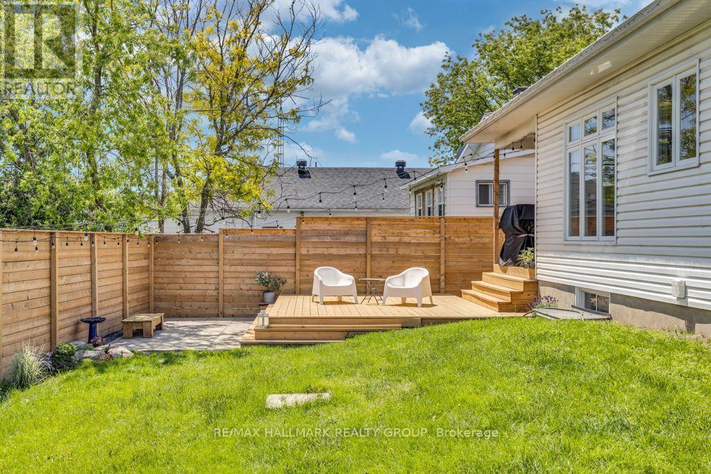 713 Brebeuf Street — photo 35