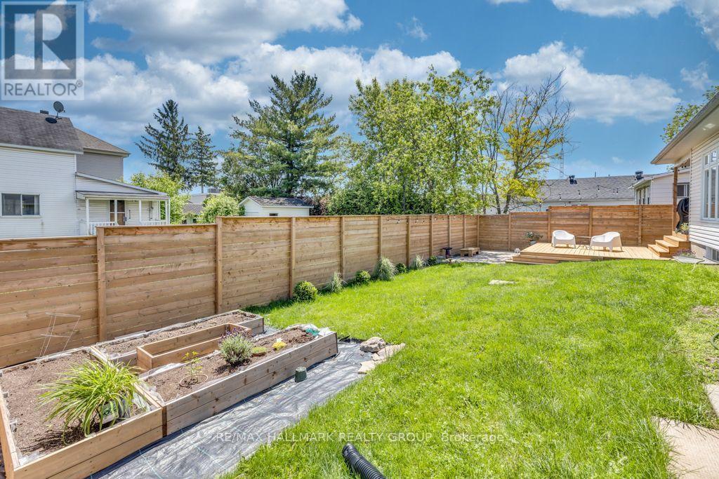 713 Brebeuf Street — photo 36