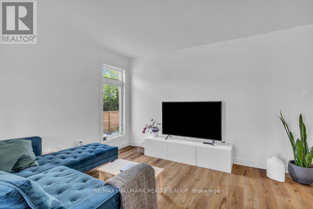 713 Brebeuf Street — photo 8