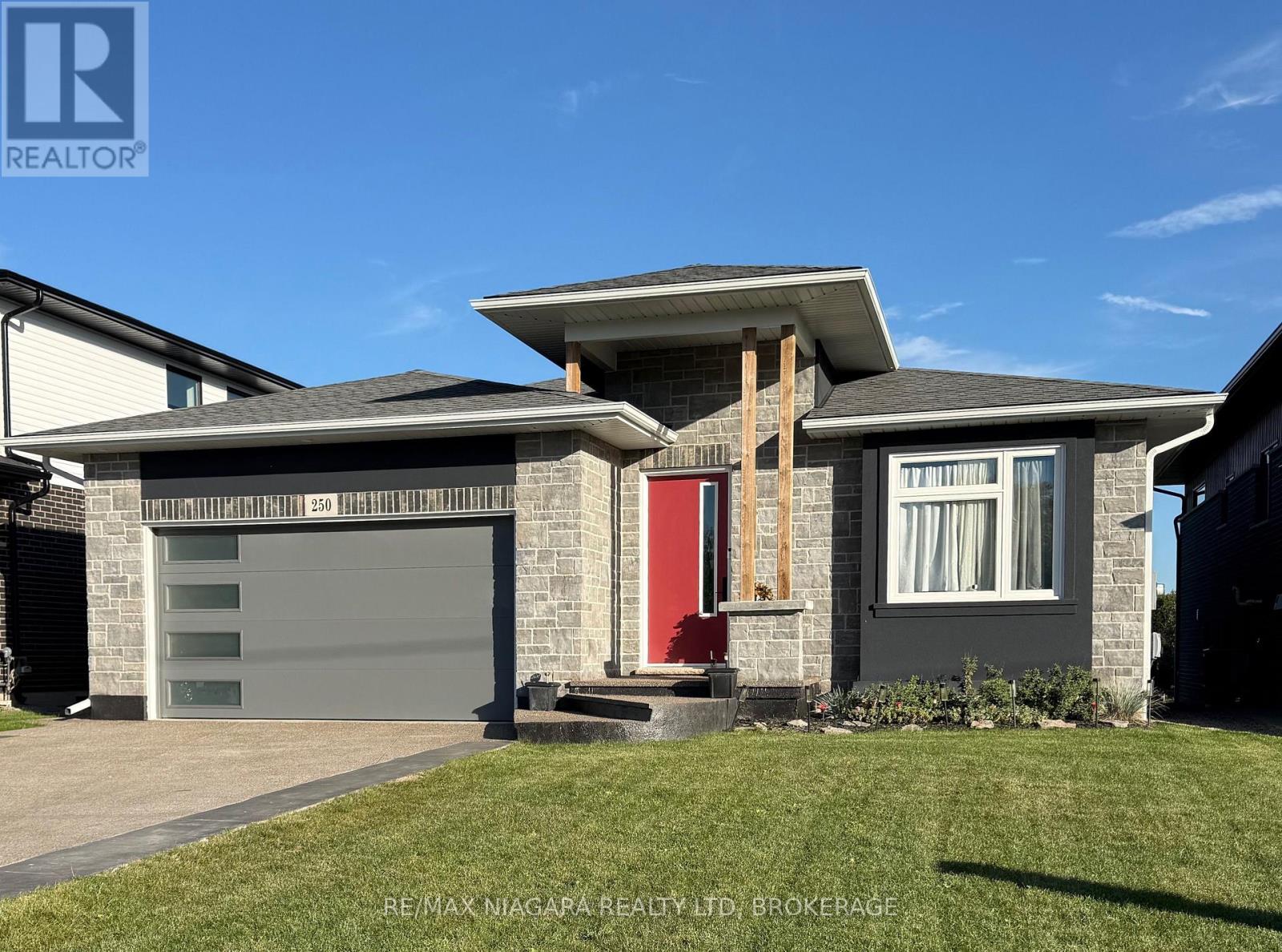 250 COLBECK DRIVE S - 1