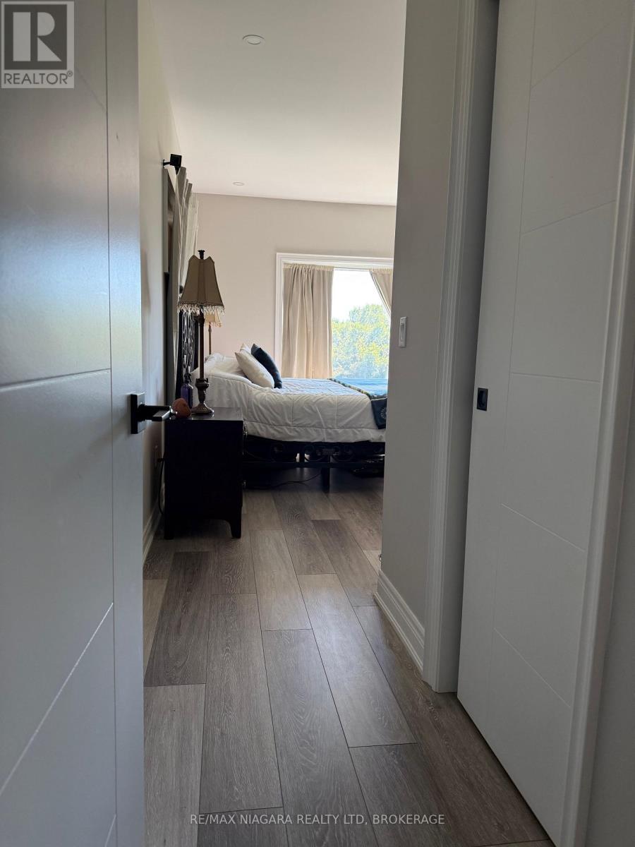 250 COLBECK DRIVE S - 10
