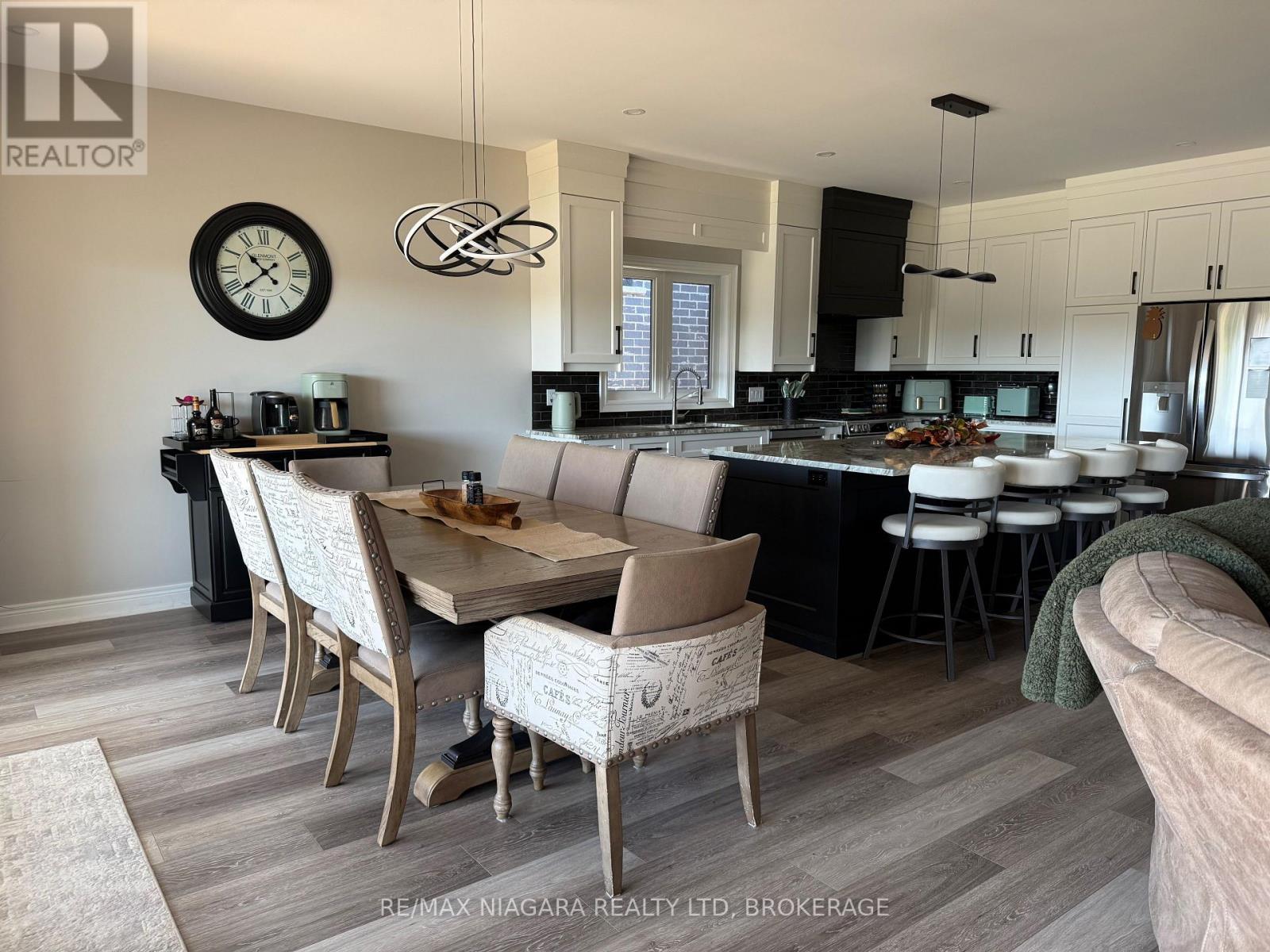 250 COLBECK DRIVE S - 2