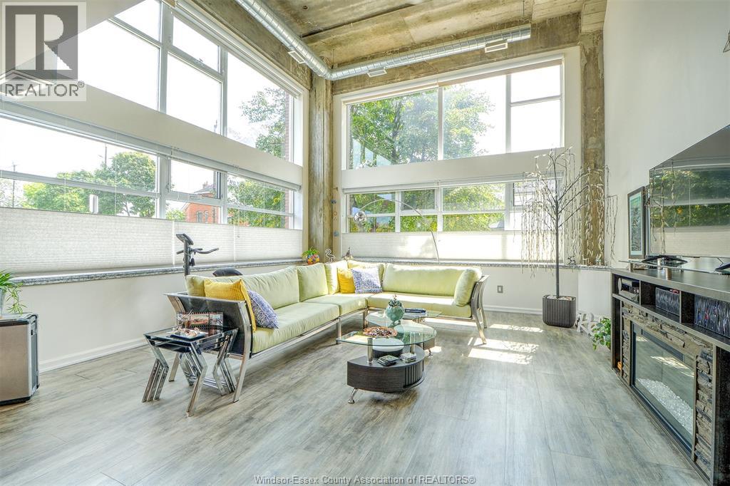 #105 2175 WYANDOTTE STREET East - 16