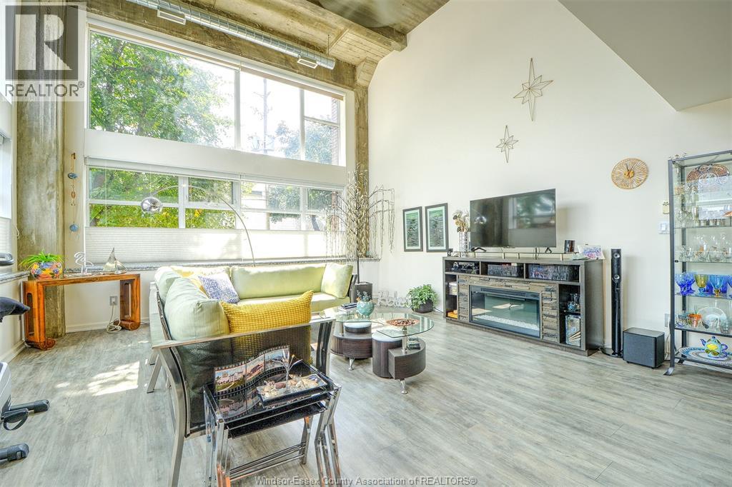#105 2175 WYANDOTTE STREET East - 17
