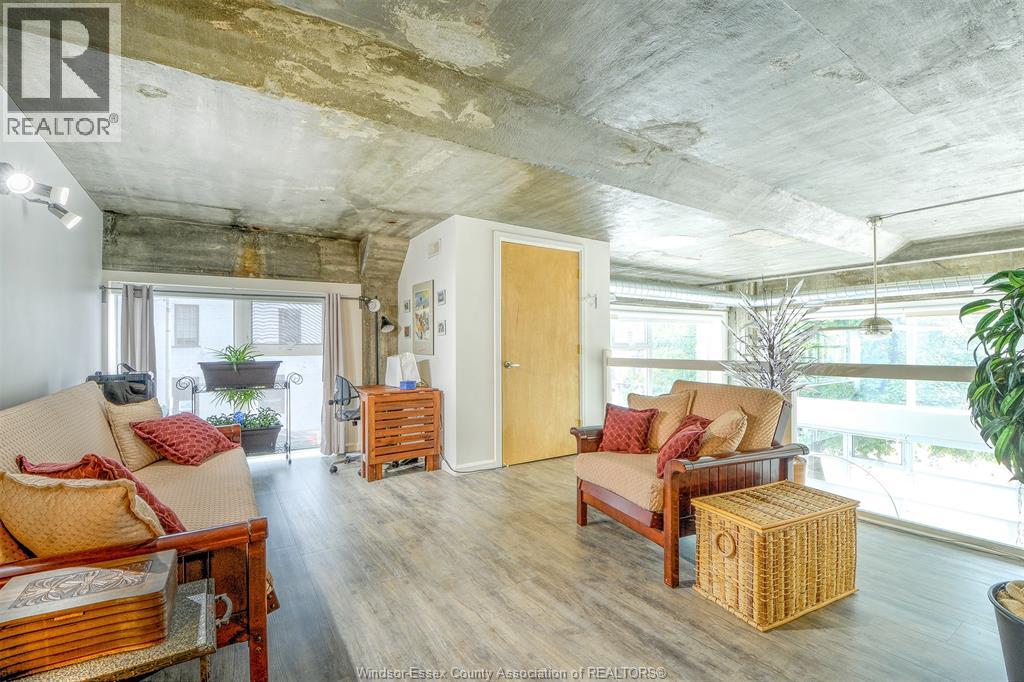 #105 2175 WYANDOTTE STREET East - 25