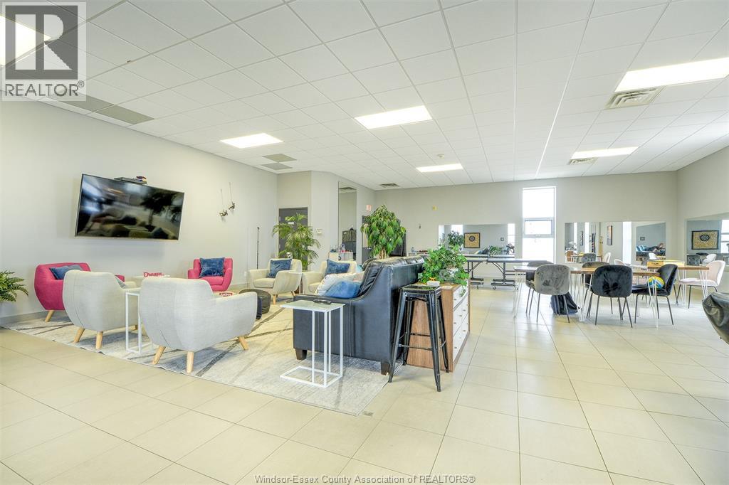 #105 2175 WYANDOTTE STREET East - 34