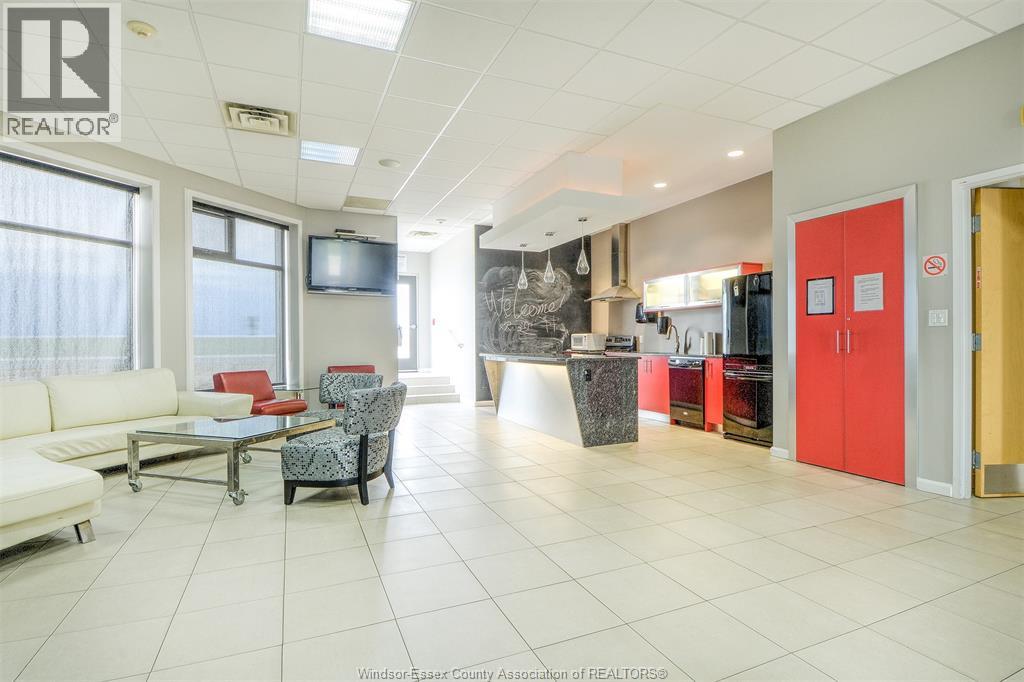 #105 2175 WYANDOTTE STREET East - 36