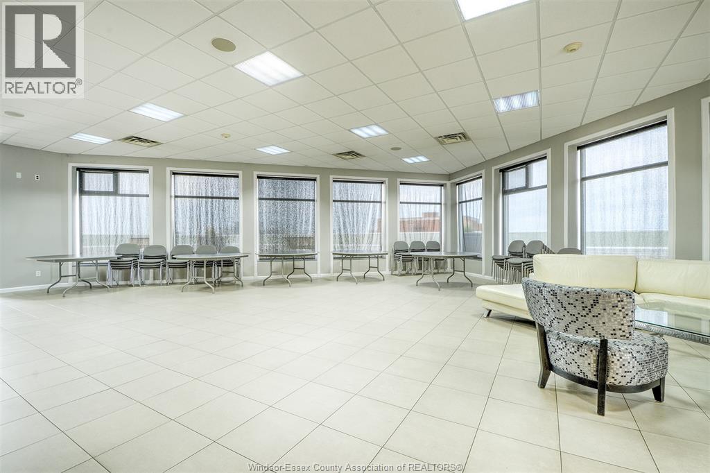 #105 2175 WYANDOTTE STREET East - 37