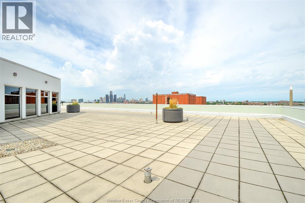 #105 2175 WYANDOTTE STREET East - 39