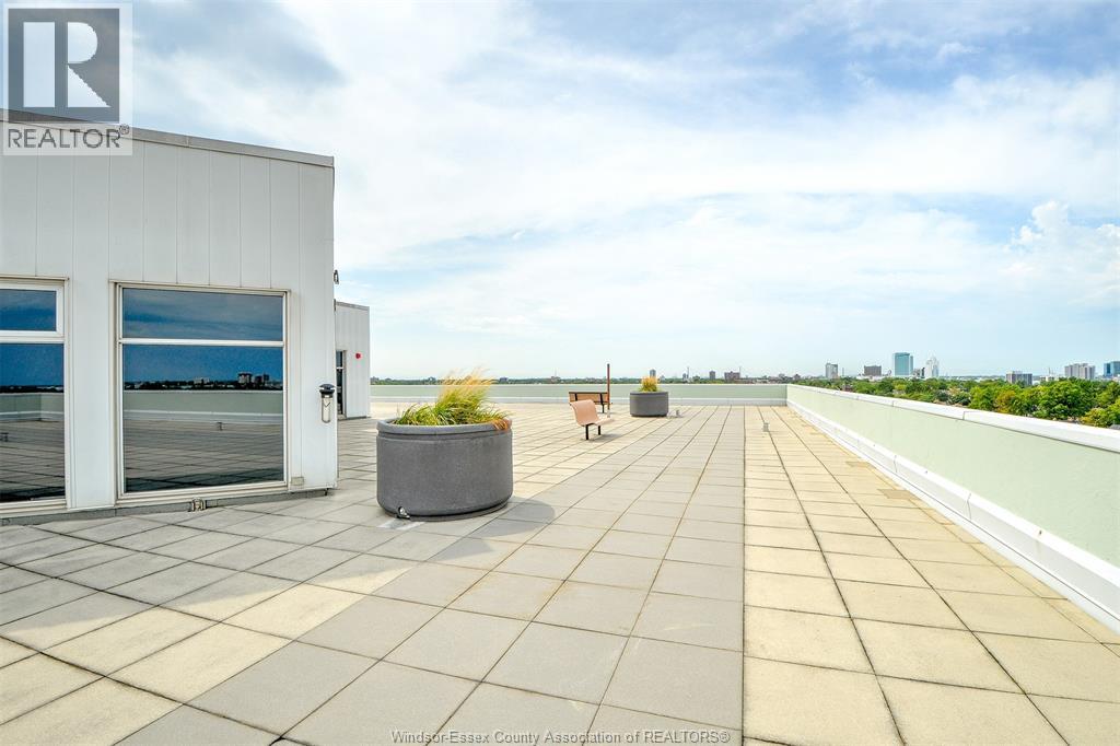 #105 2175 WYANDOTTE STREET East - 40