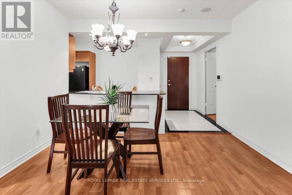 Photo 6 of 317 - 28 William Carson Crescent, Toronto (St. Andrew-Windfields)