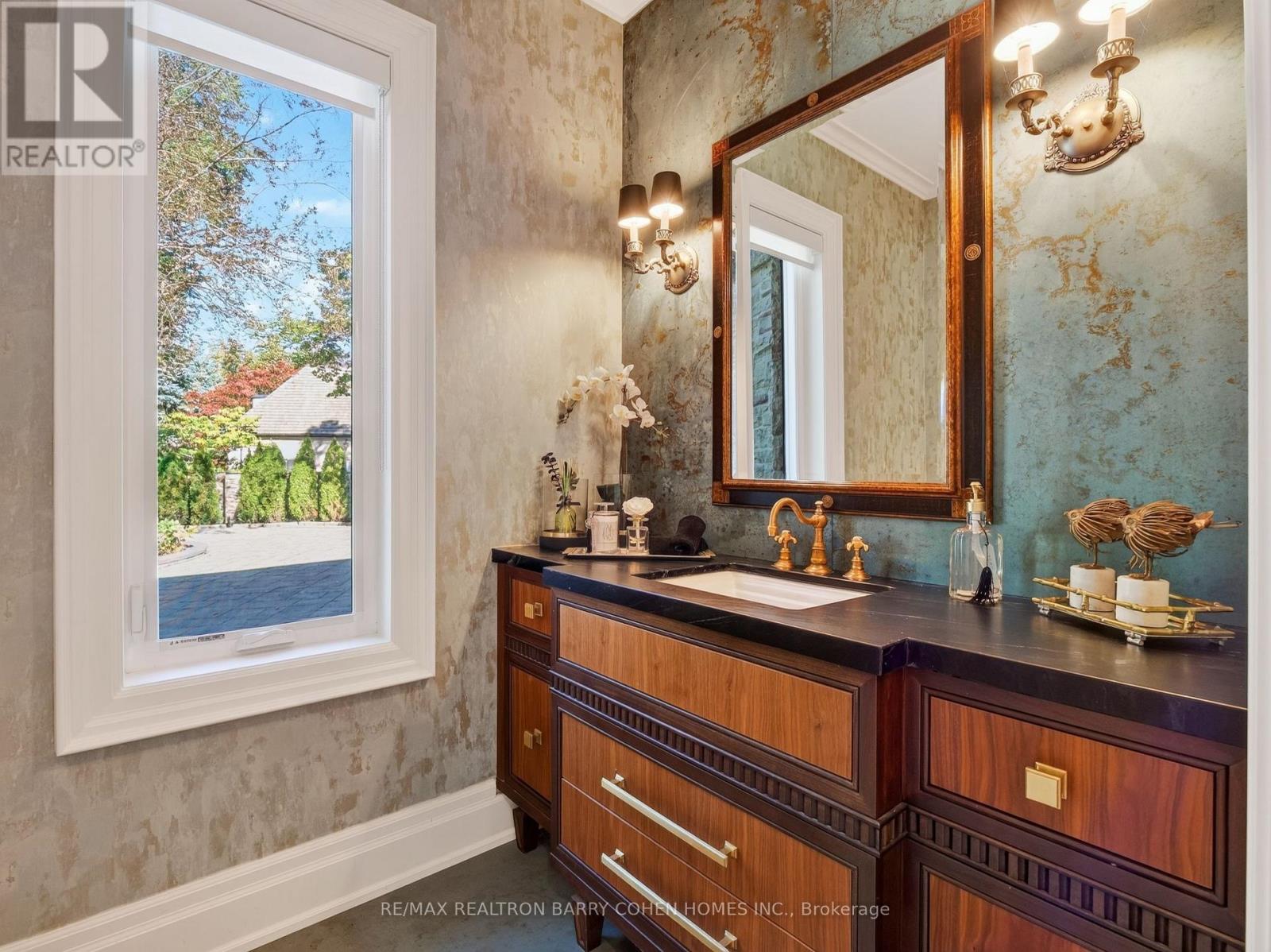 25 TUDOR GATE - 13