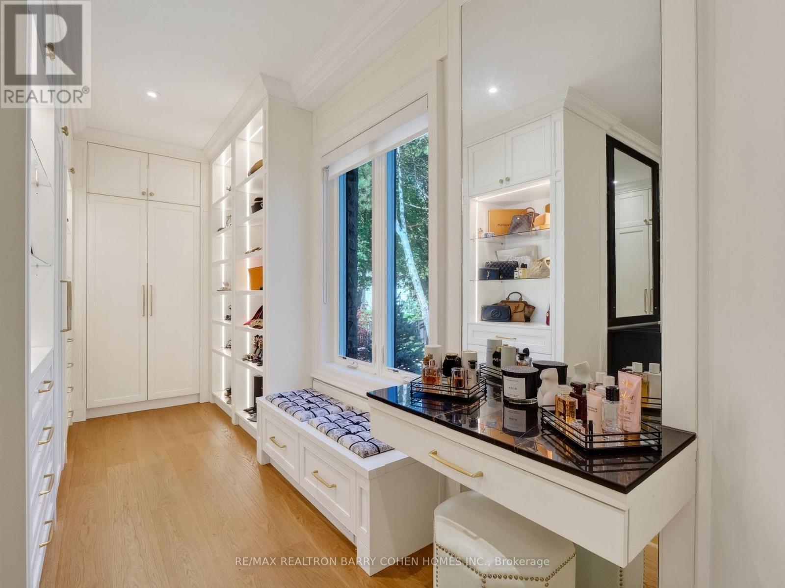 Photo 18 of 25 Tudor Gate, Toronto (Bridle Path-Sunnybrook-York Mills)