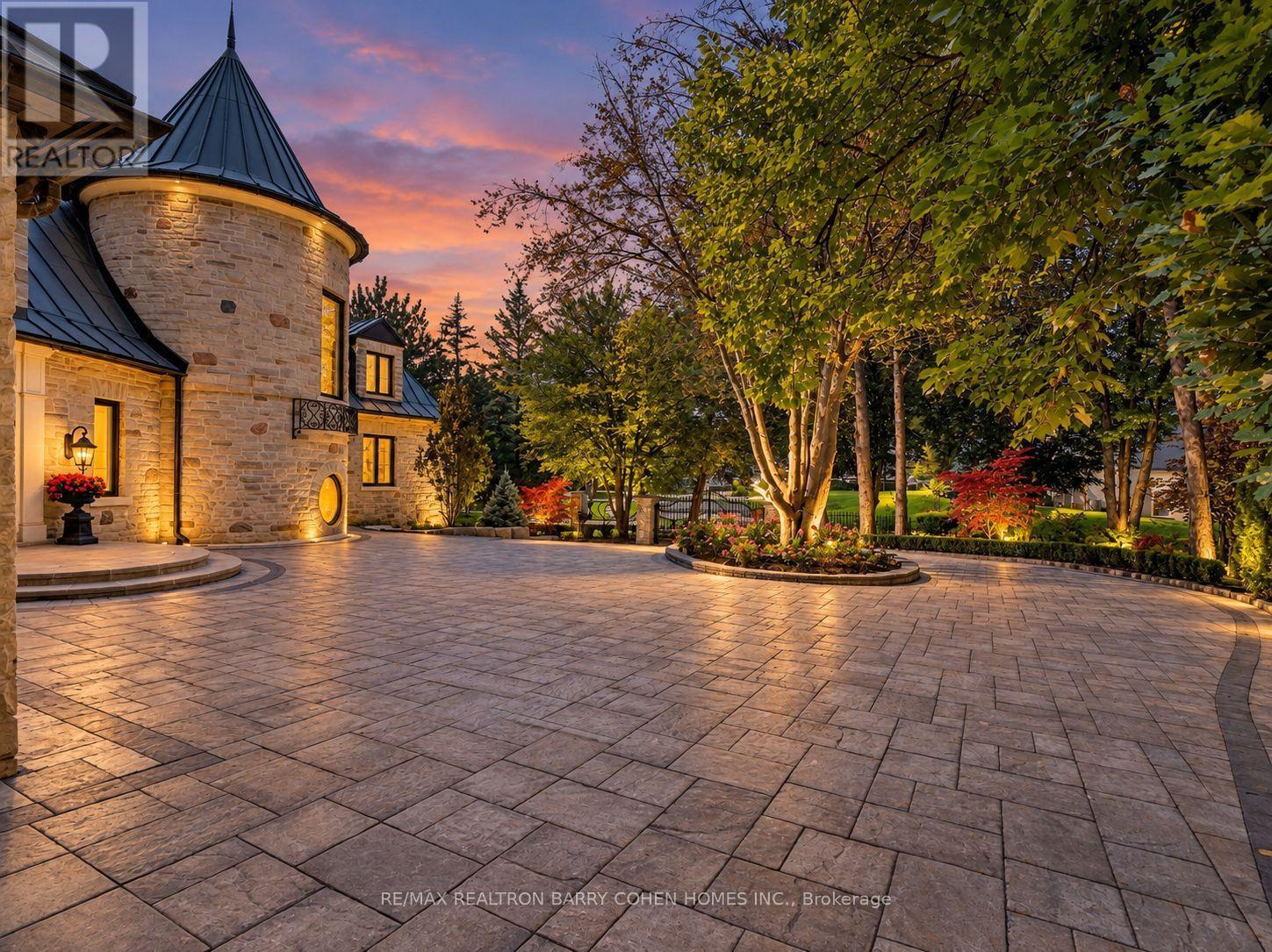 Photo 2 of 25 Tudor Gate, Toronto (Bridle Path-Sunnybrook-York Mills)