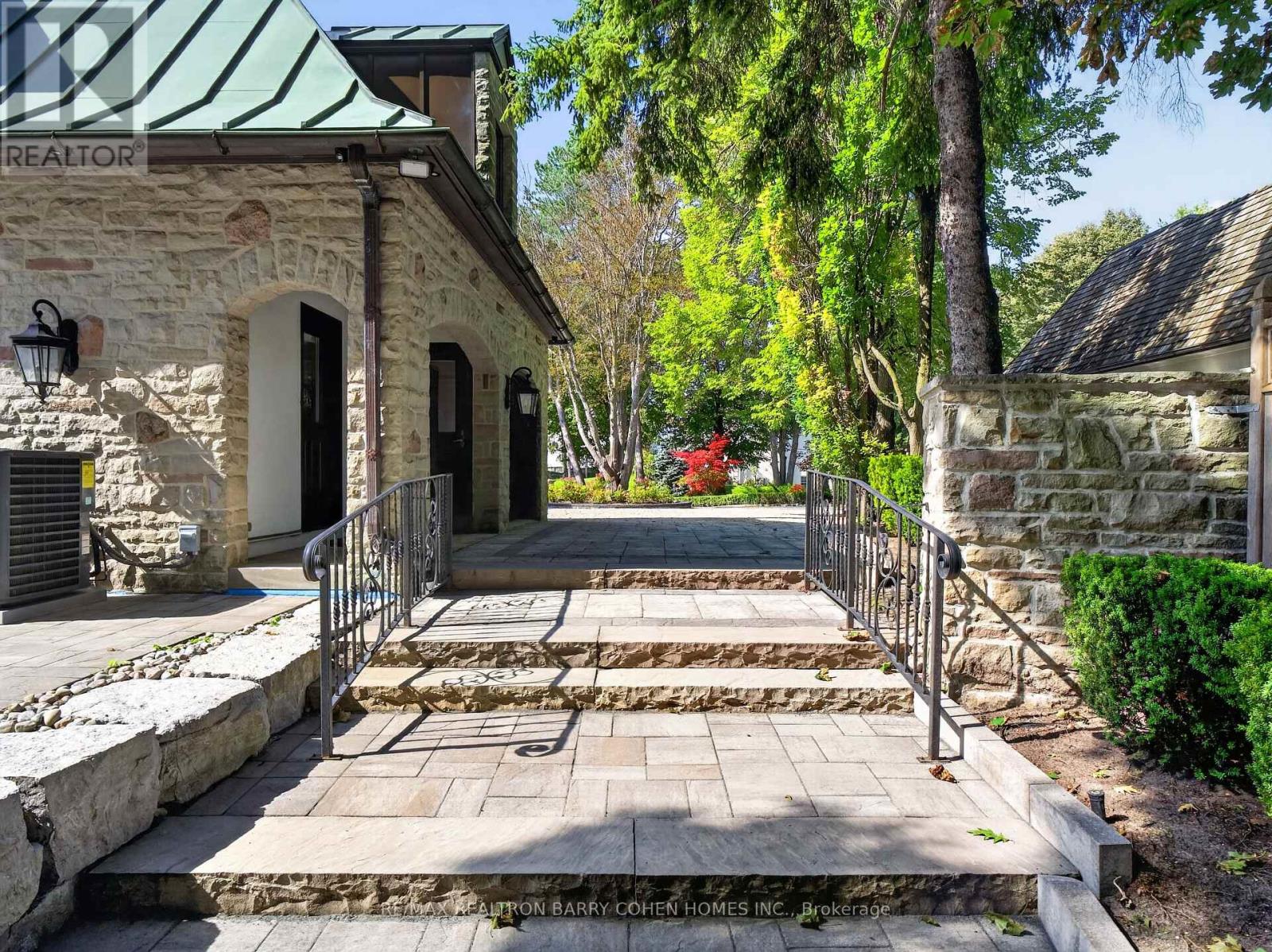 Photo 36 of 25 Tudor Gate, Toronto (Bridle Path-Sunnybrook-York Mills)