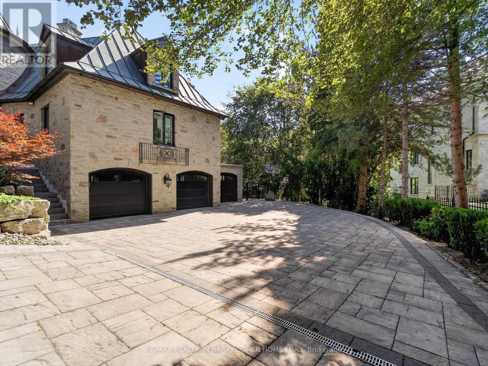 Photo 5 of 25 Tudor Gate, Toronto (Bridle Path-Sunnybrook-York Mills)