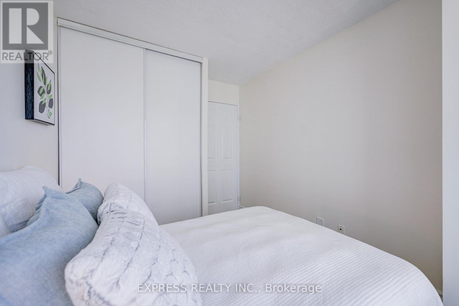 1111- 18 Lee Centre Drive, Toronto, ON photo 30