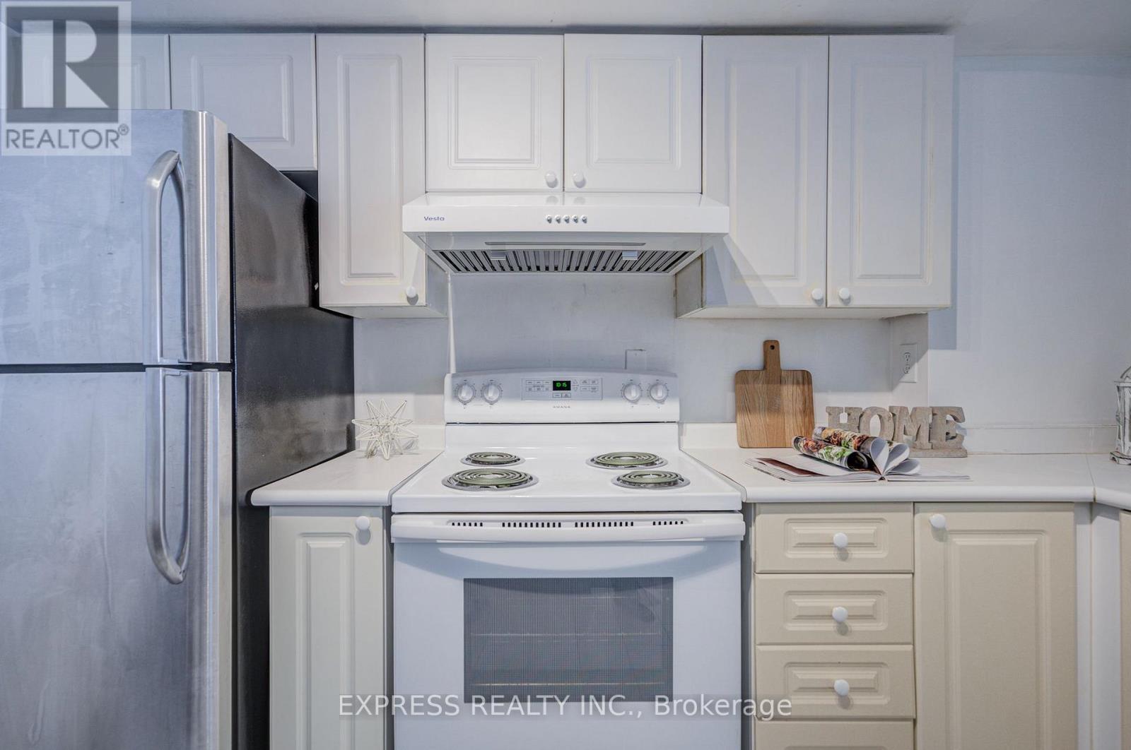 1111- 18 Lee Centre Drive, Toronto, ON photo 8