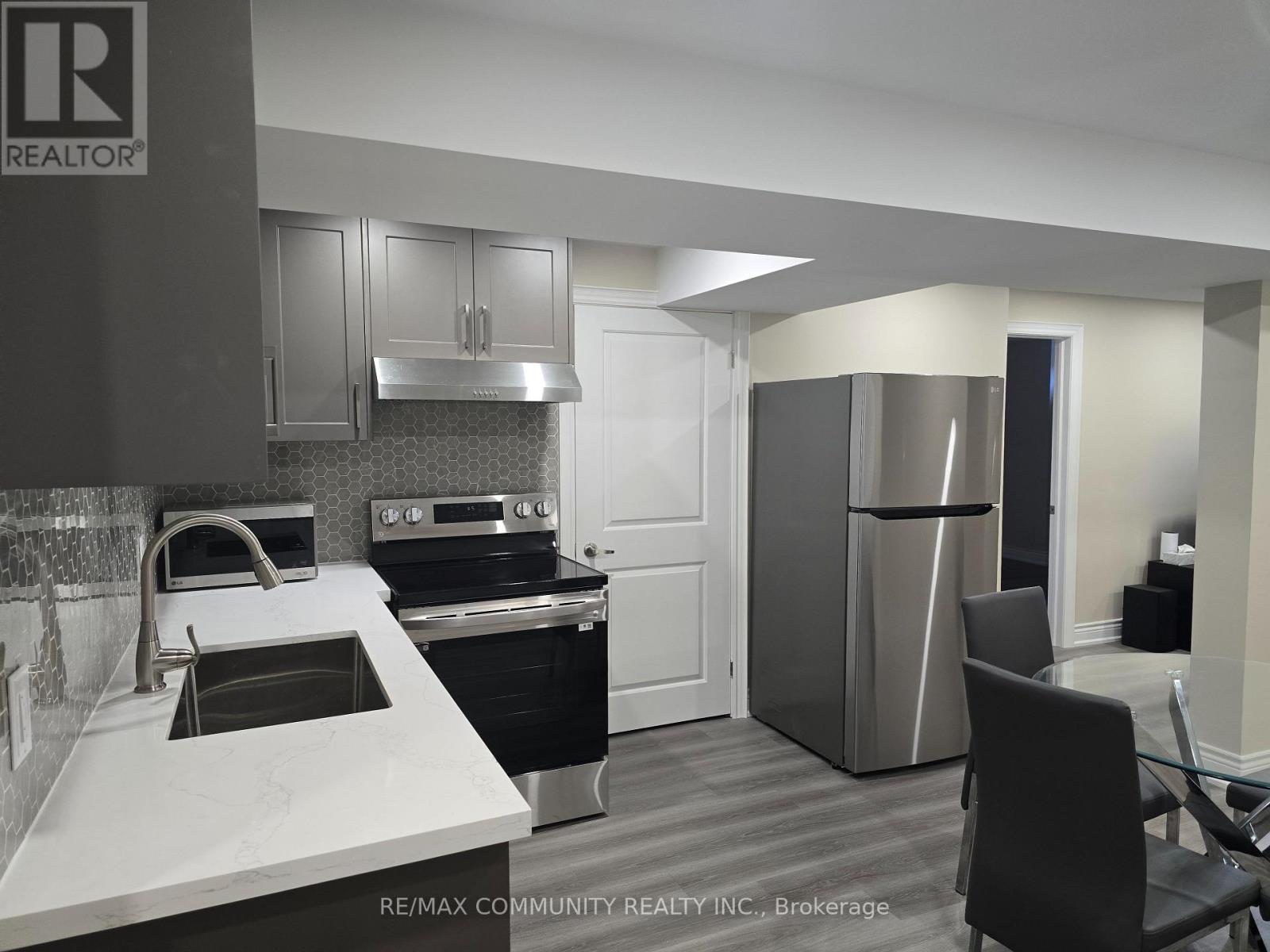 8 Hassard-Short Lane, Ajax, ON photo 9