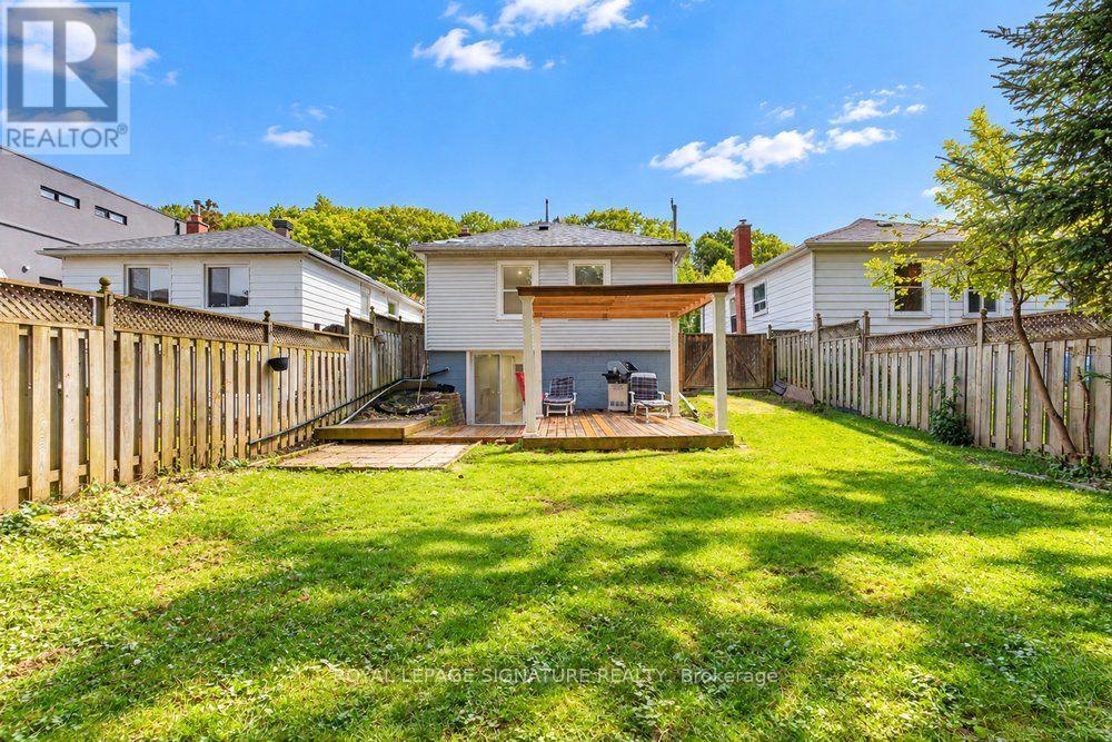 39 RHYDWEN AVENUE - 33