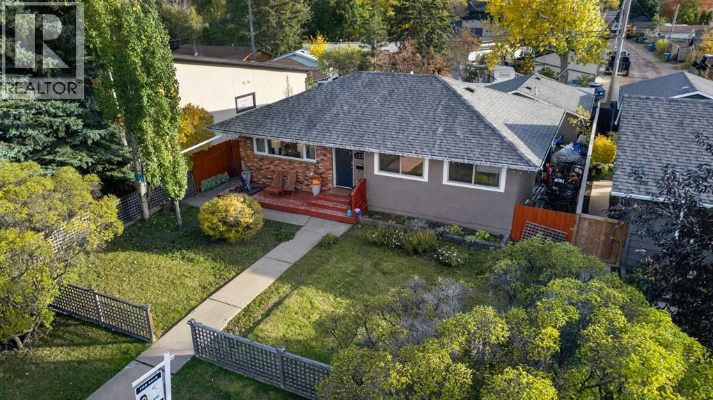 4539 26 Avenue SW - 1