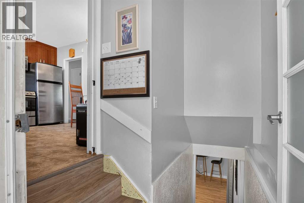 4539 26 Avenue SW - 21