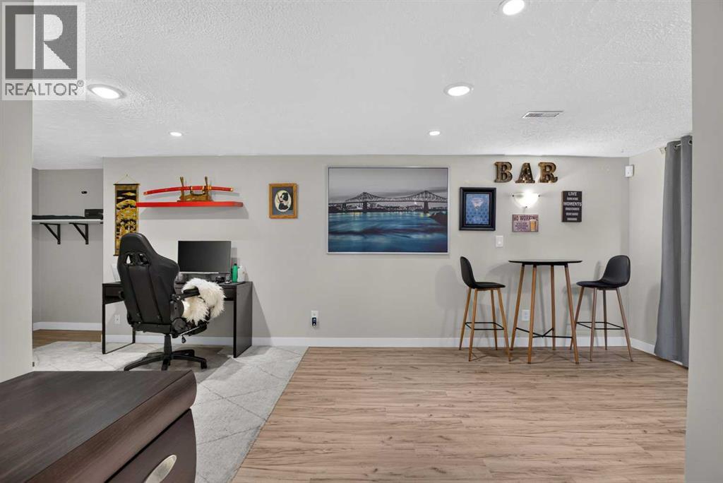 4539 26 Avenue SW - 24