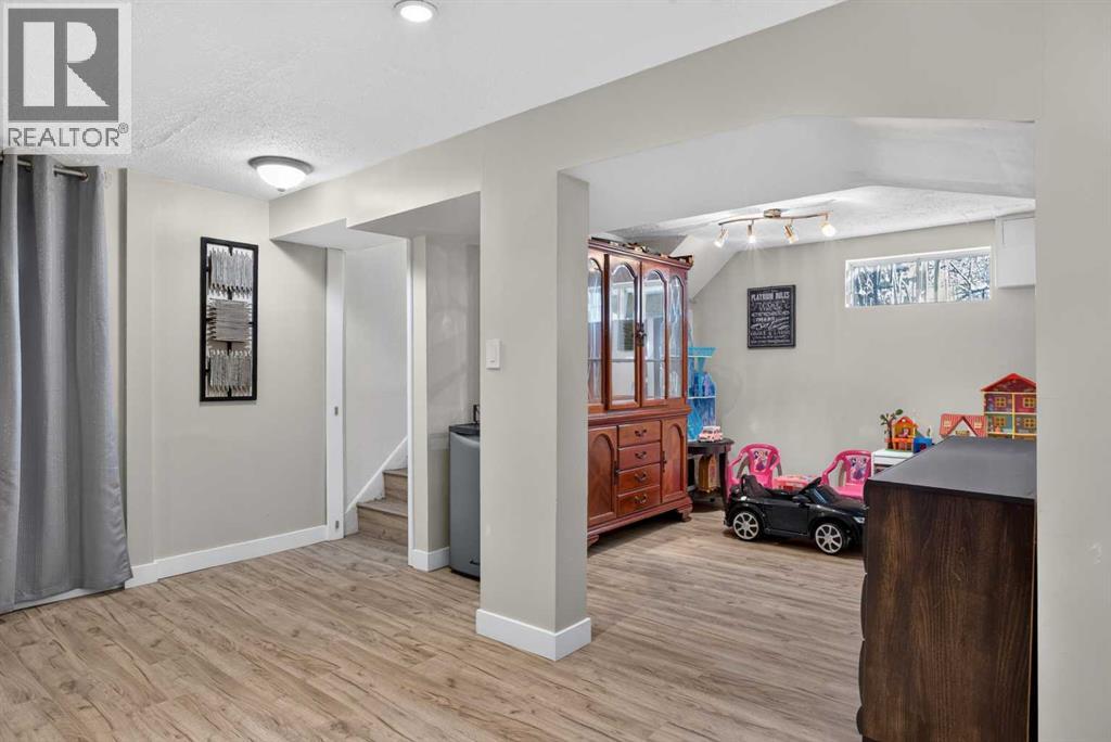 4539 26 Avenue SW - 25