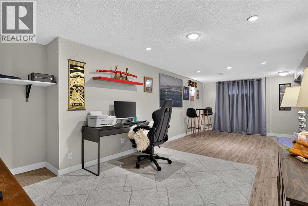 4539 26 Avenue SW - 28