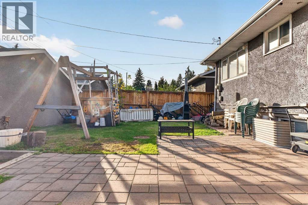 4539 26 Avenue SW - 34
