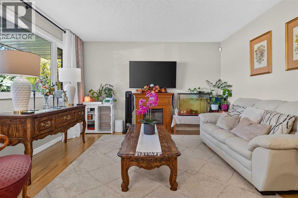 4539 26 Avenue SW - 5