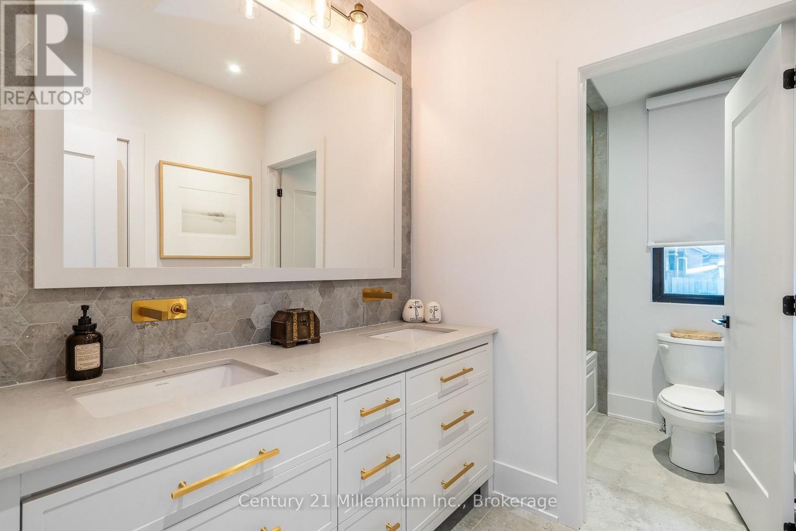 41 ALICE STREET W - 11