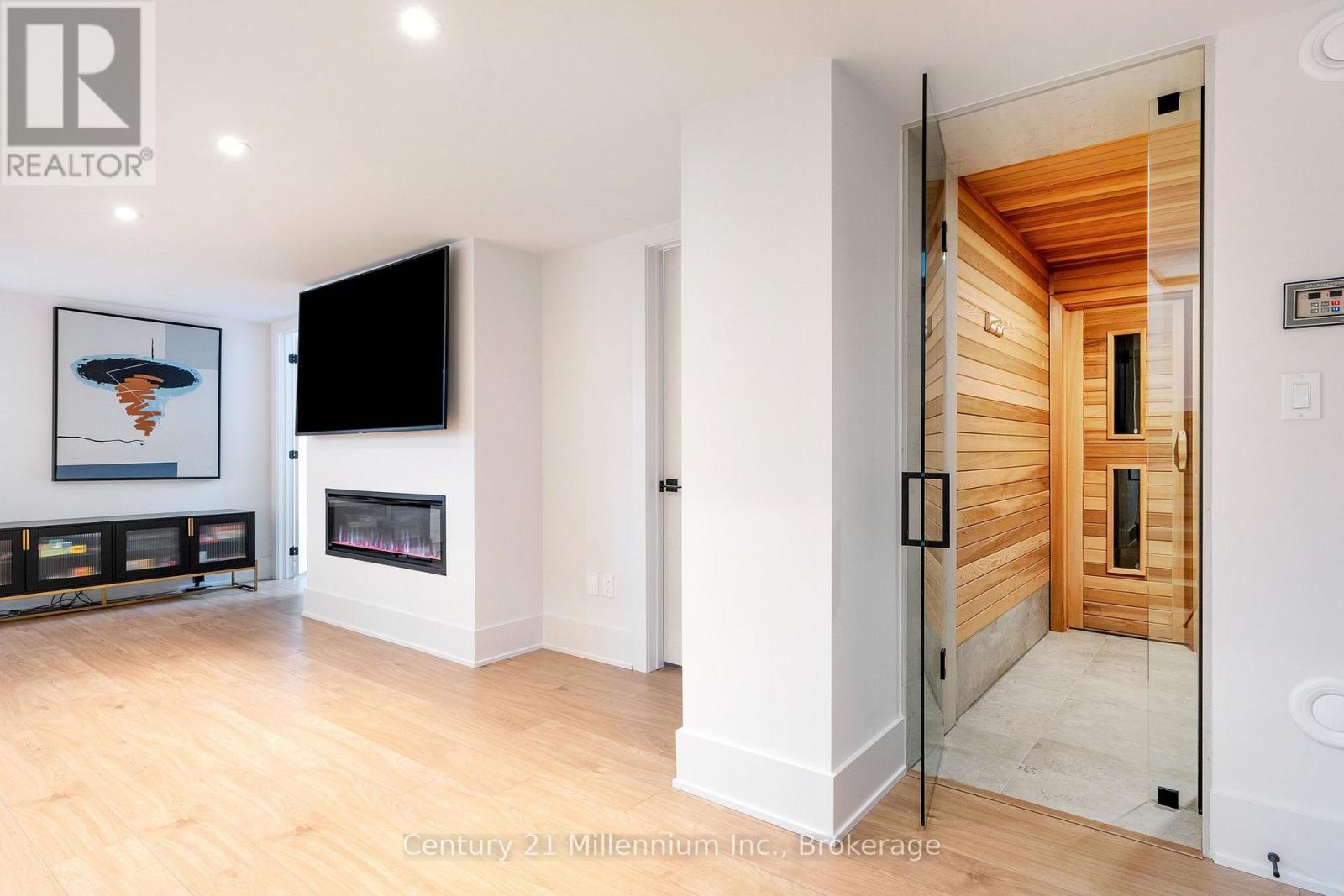 41 ALICE STREET W - 38