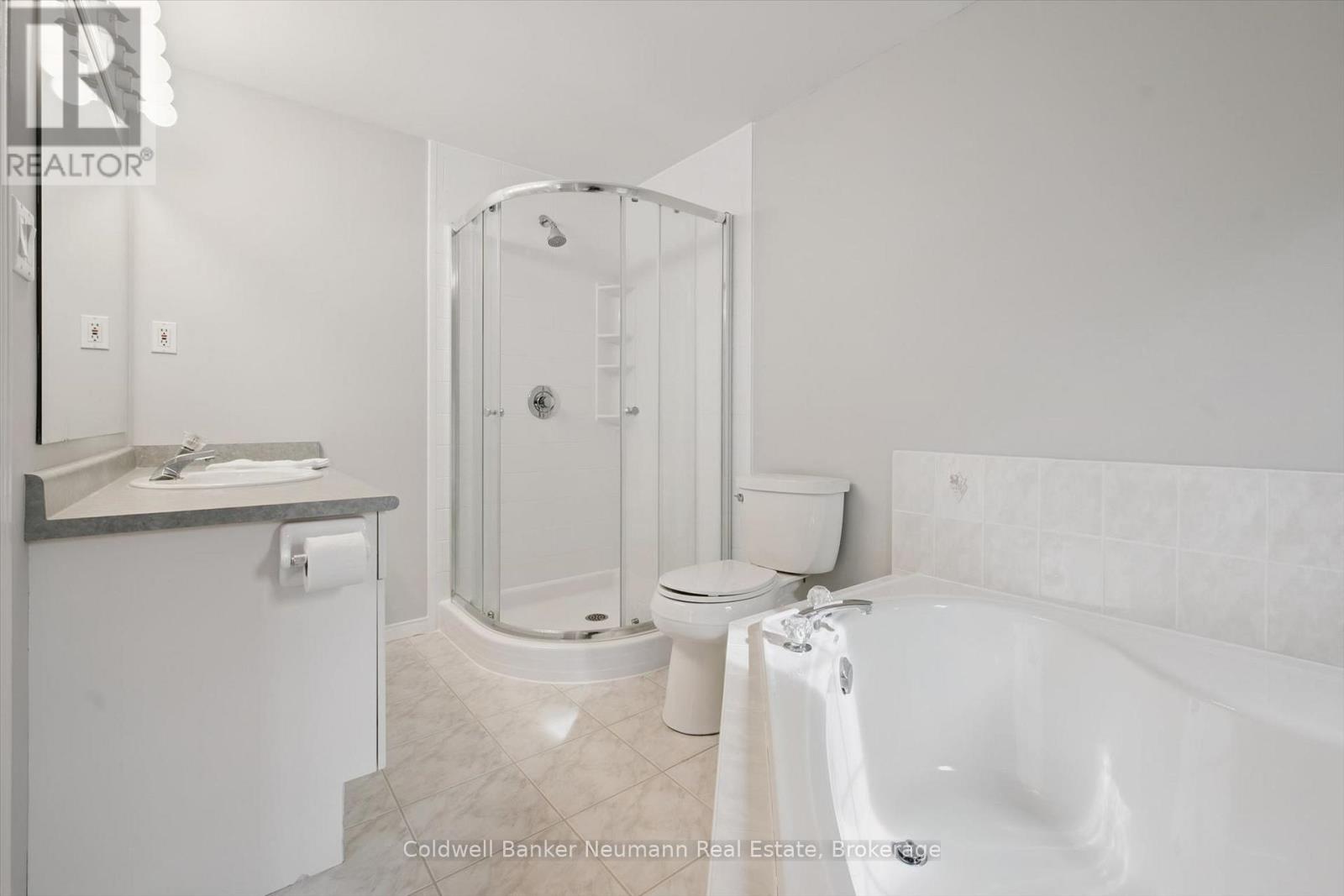 #20 941 GORDON STREET - 13