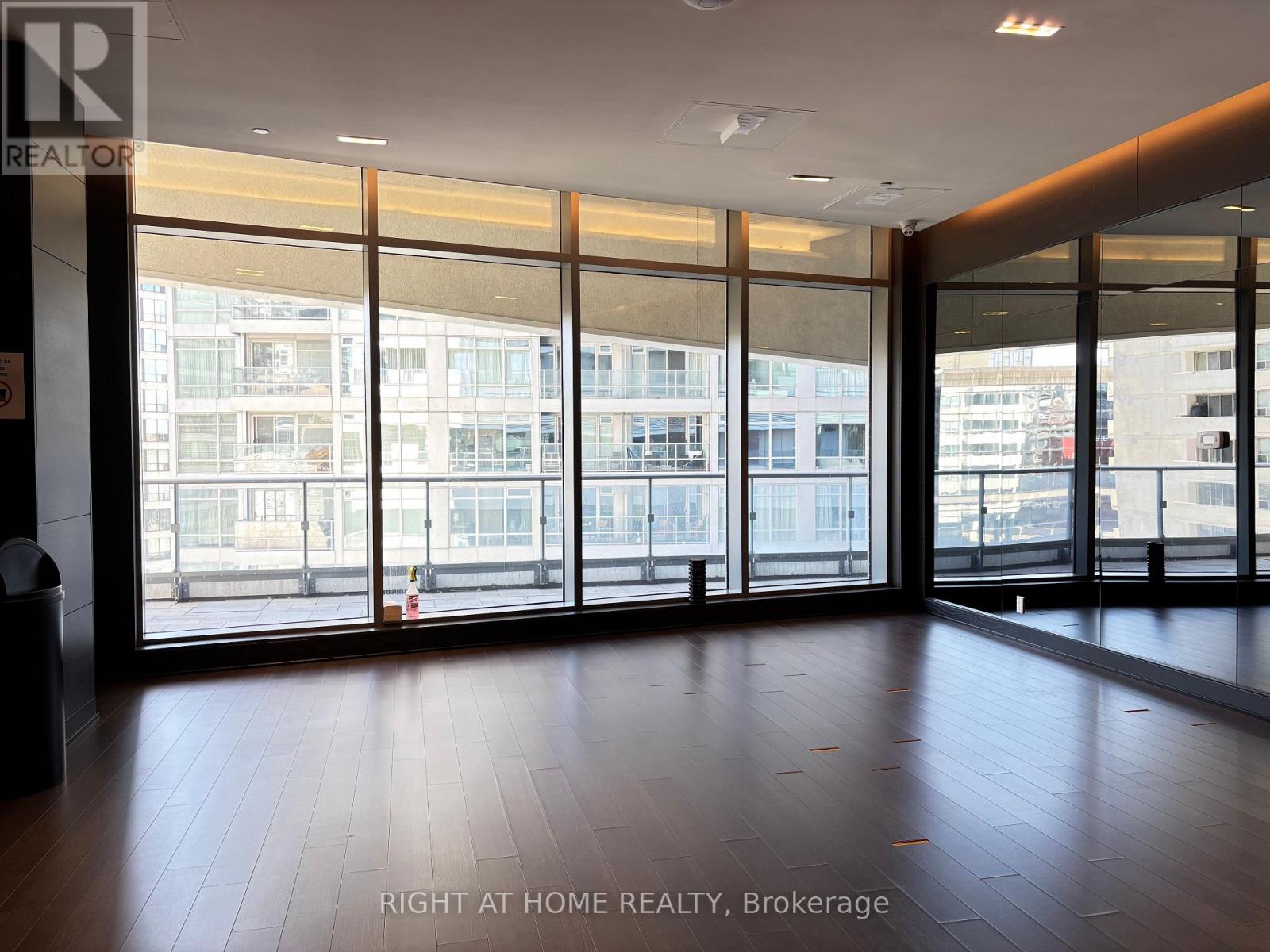 2221 Yonge Street — photo 19