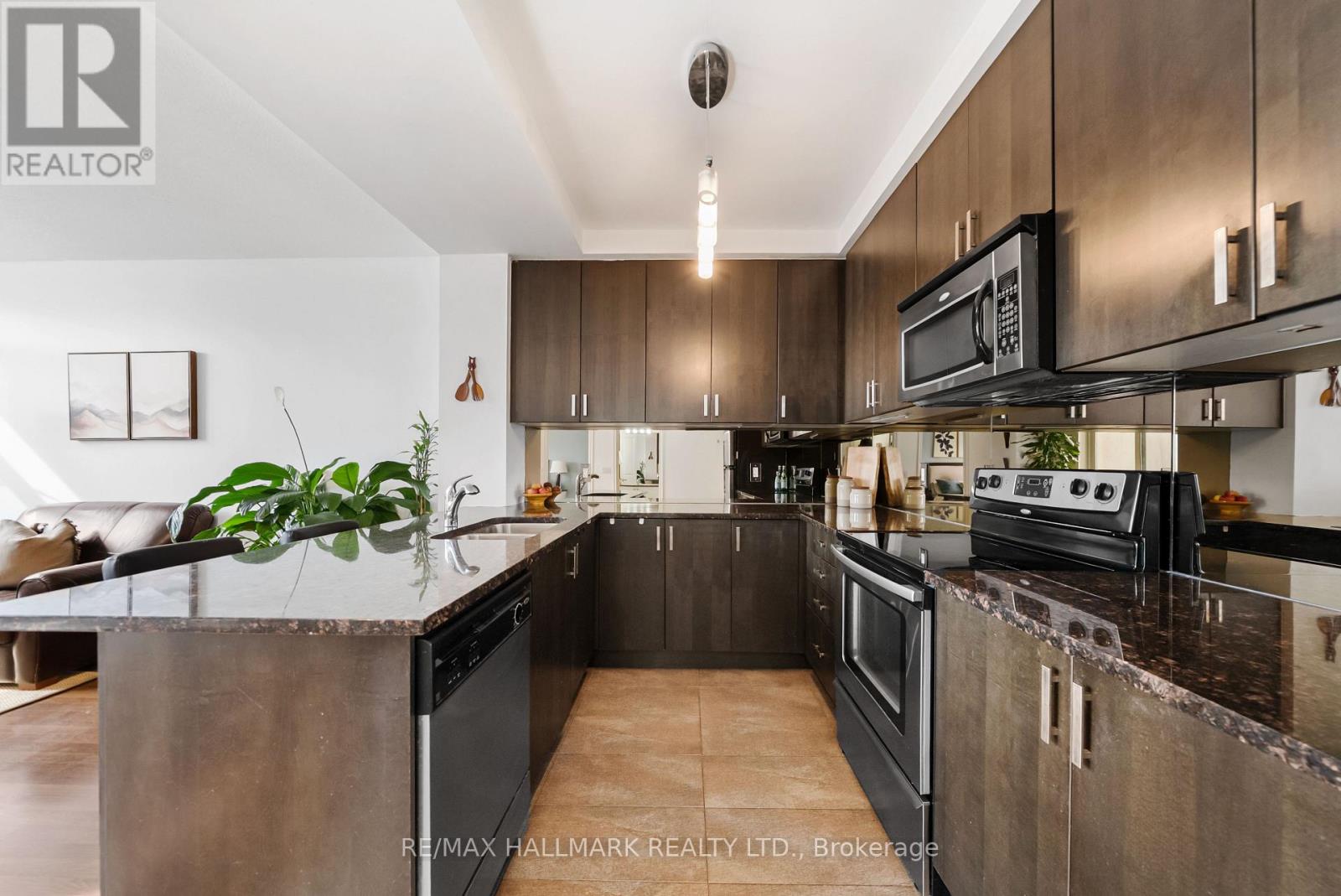 Photo 13 of 1609 - 9235 Jane Street, Vaughan (Maple)