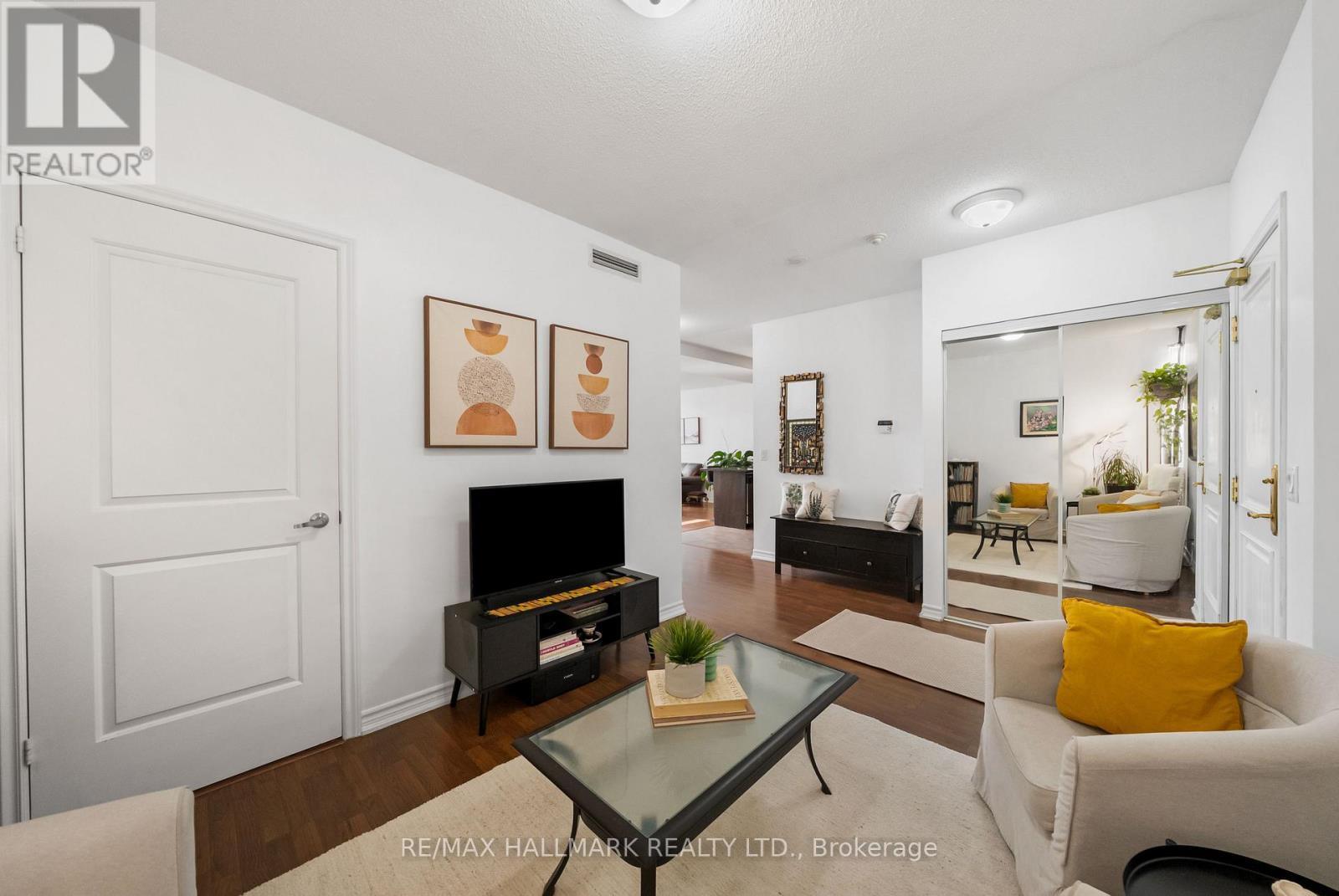 Photo 6 of 1609 - 9235 Jane Street, Vaughan (Maple)