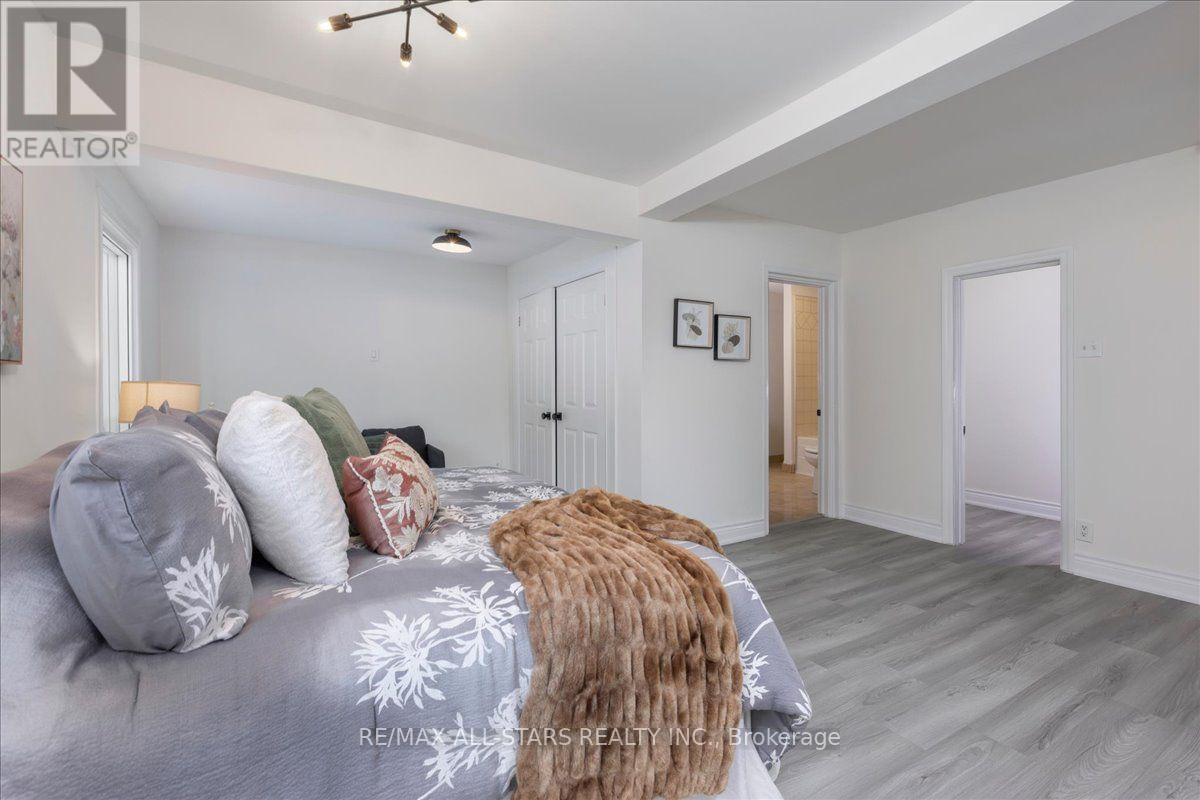 369 LAKE DRIVE - 27