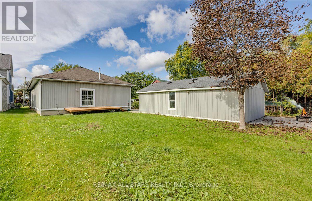 369 LAKE DRIVE - 36