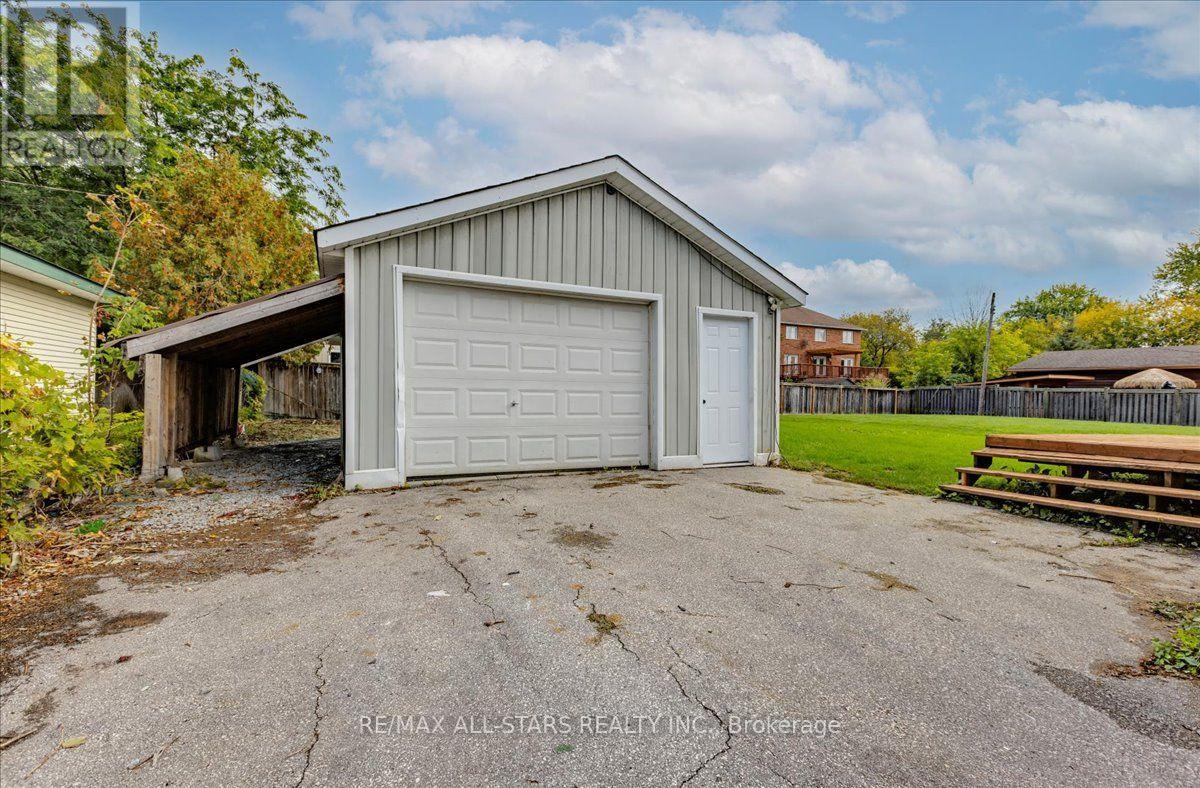 369 LAKE DRIVE - 39