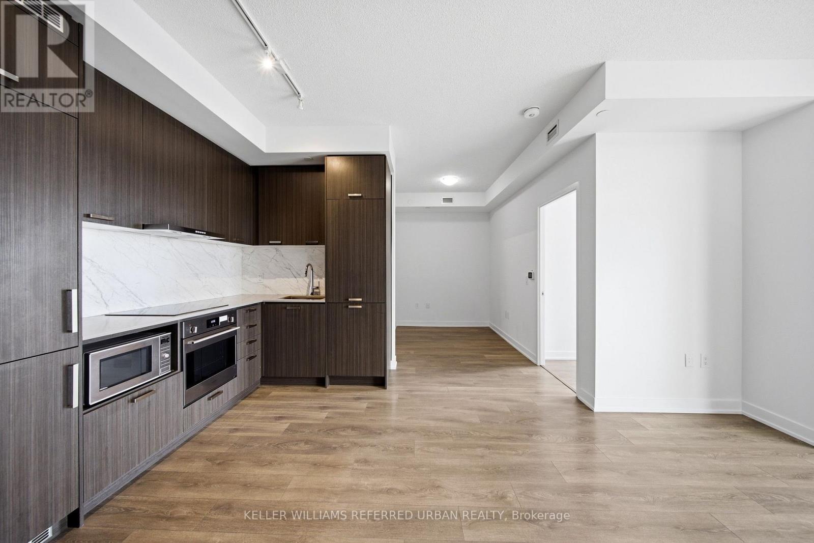 Photo 12 of 907 - 10 Honeycrisp Crescent, Vaughan (Vaughan Corporate Centre)