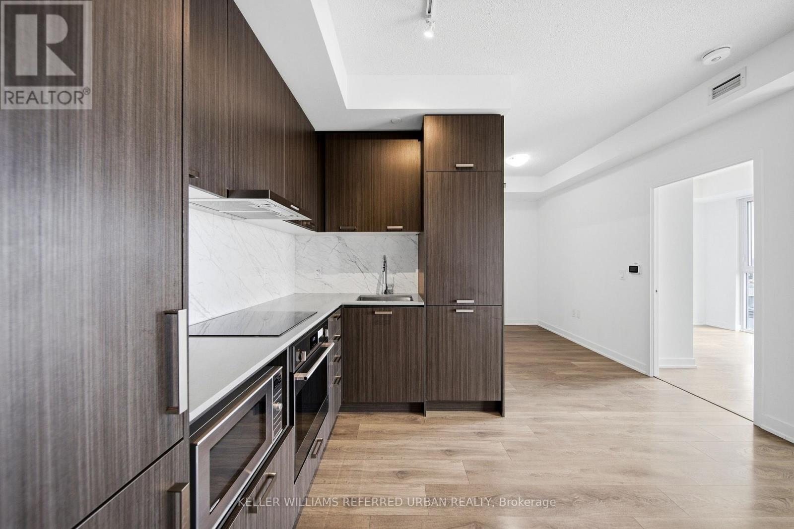 Photo 18 of 907 - 10 Honeycrisp Crescent, Vaughan (Vaughan Corporate Centre)