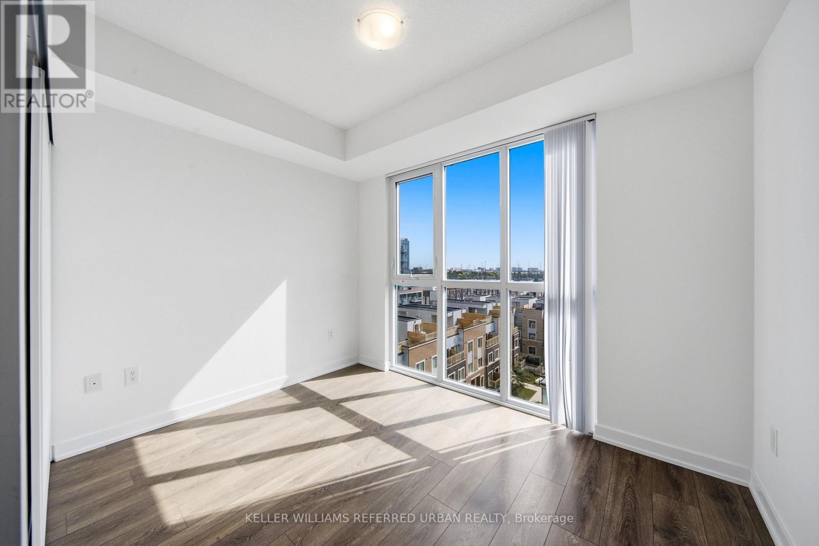 Photo 22 of 907 - 10 Honeycrisp Crescent, Vaughan (Vaughan Corporate Centre)
