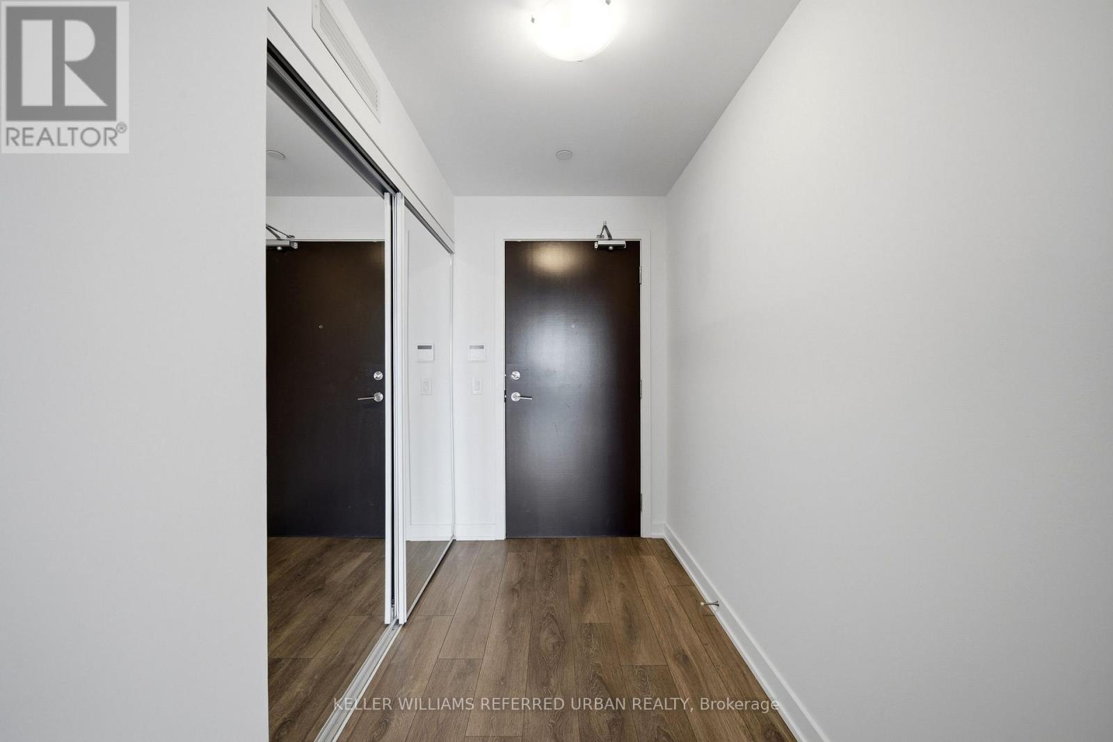 Photo 7 of 907 - 10 Honeycrisp Crescent, Vaughan (Vaughan Corporate Centre)
