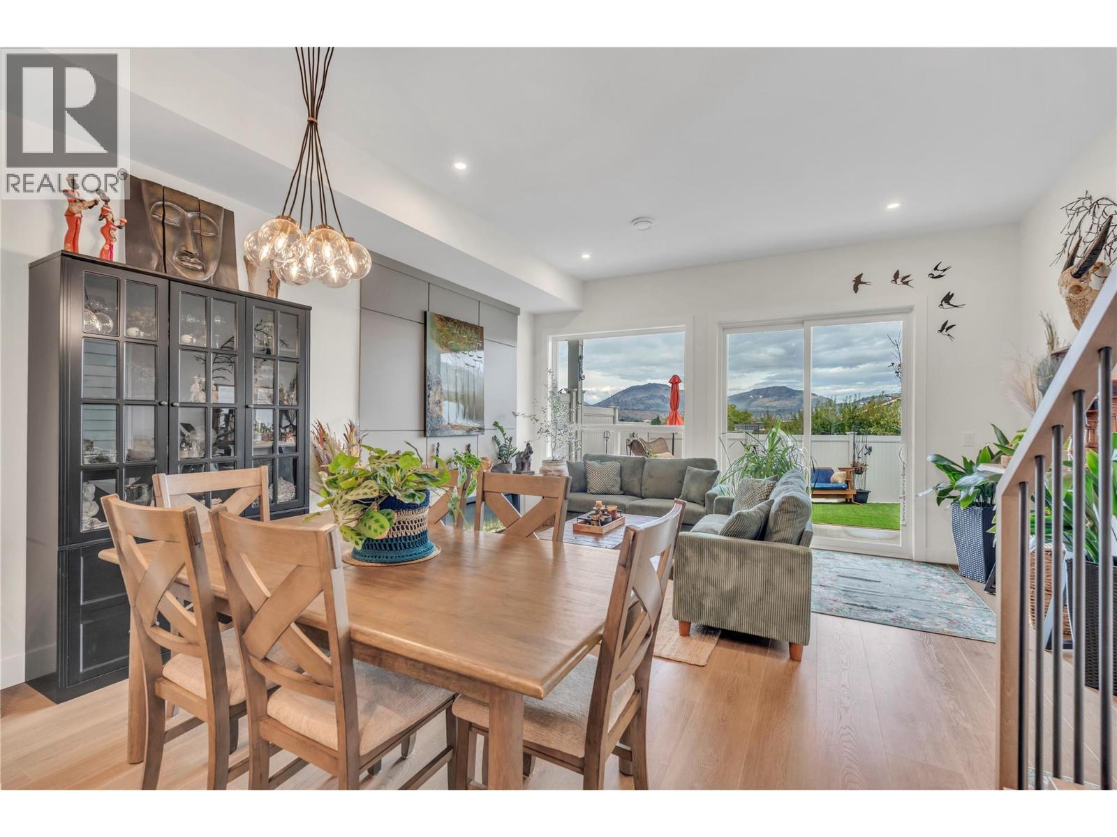 386 Chardonnay Avenue, Oliver