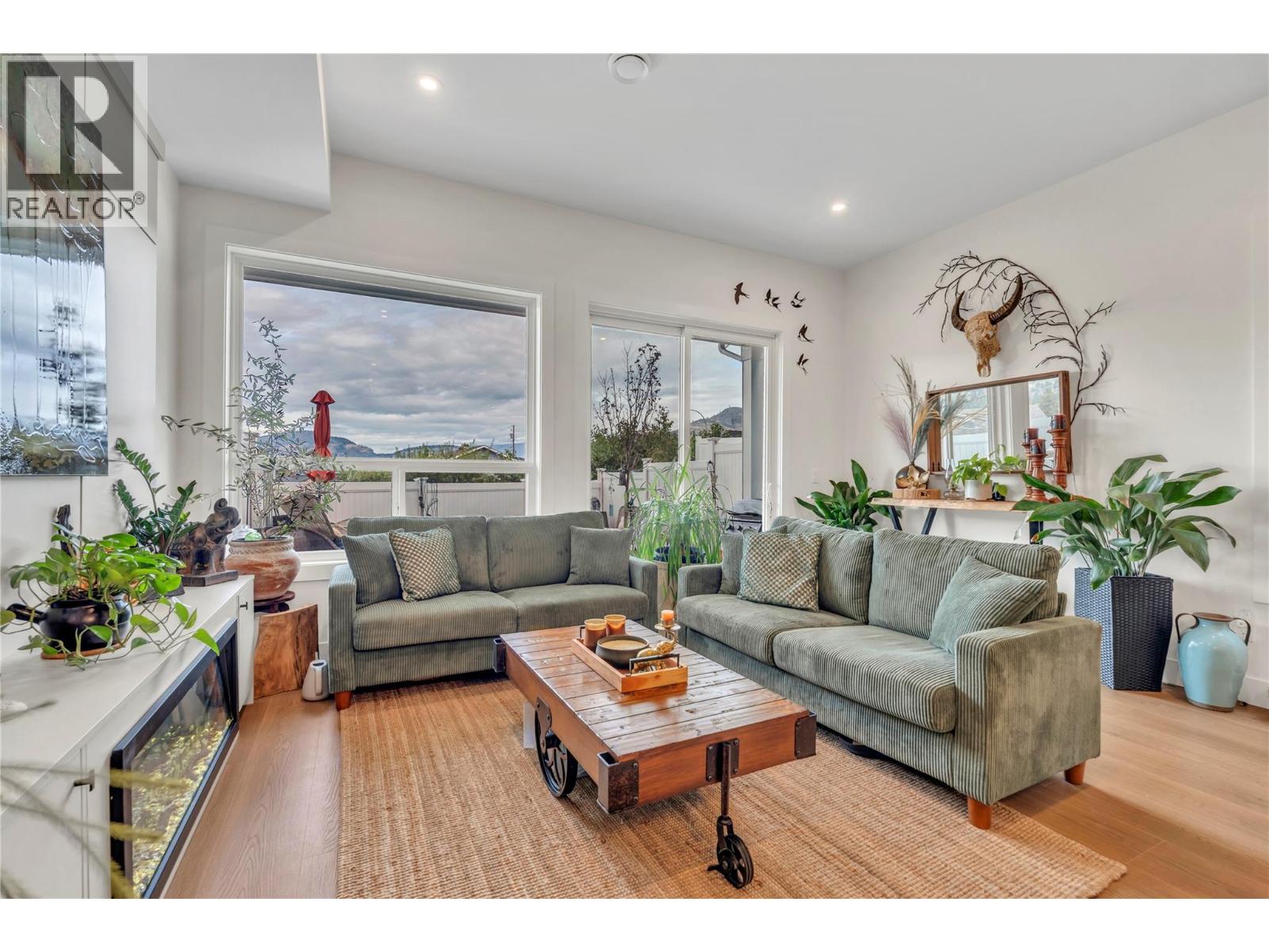 386 Chardonnay Avenue, Oliver
